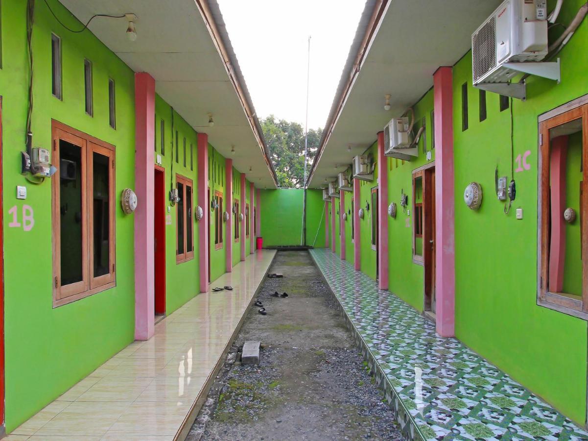 Oyo 91476 Srikaya Hotel 3 Pekalongan Exteriér fotografie